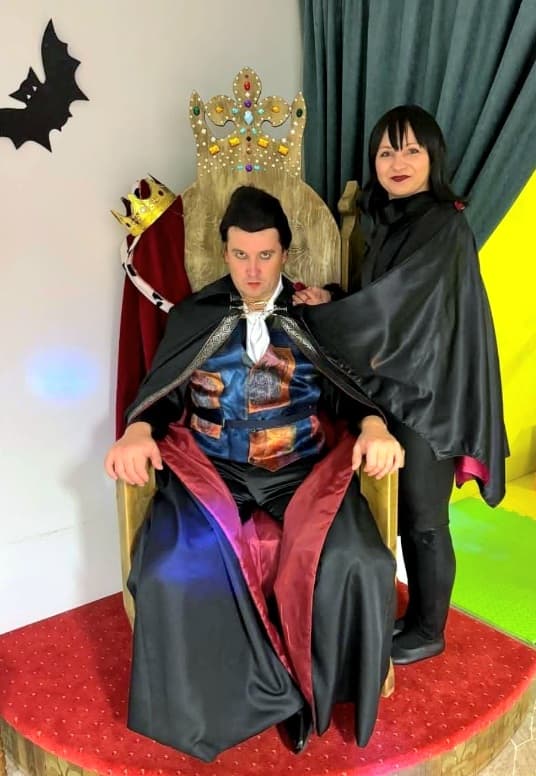 KRAHV DRACULA & MAVIS